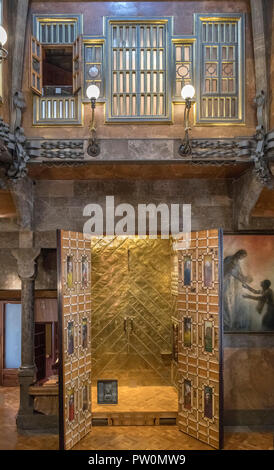 Hall in Antoni Gaudi's Palau Güell, El Raval, Barcelona, Spanien Stockfoto