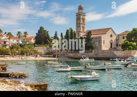 Das franziskanerkloster an Lucica Strand in der Stadt Hvar, Hvar, Kroatien, Europa Stockfoto