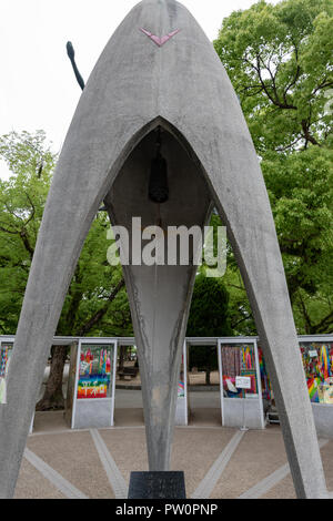 HIROSHIMA, Japan - 27. JUNI 2017: Peace Monument der Kinder in Hiroshima, Japan. Erinnert an Sadako Sasaki und andere Kinder, die Opfer der Atombombe o Stockfoto