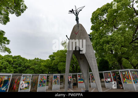 HIROSHIMA, Japan - 27. JUNI 2017: Peace Monument der Kinder in Hiroshima, Japan. Erinnert an Sadako Sasaki und andere Kinder, die Opfer der Atombombe o Stockfoto