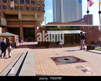 NYPD Hauptsitz mit Menschen, Manhattan, New York, NY, USA. Stockfoto