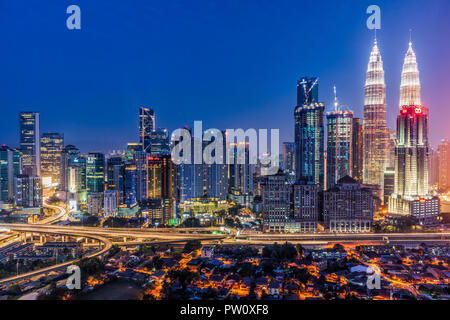City Skyline bei Nacht, Kuala Lumpur, Malaysia Stockfoto
