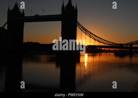 Sonnenaufgang im London Tower Bridge Stockfoto