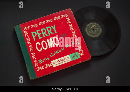 WOODBRIDGE, NEW JERSEY - Oktober 11, 2018: ein Jahrgang von 1947 Perry Como Weihnachten Datensätze, 78 U/min. Stockfoto