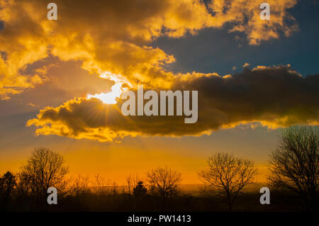 Sonnenuntergang am Abend im Februar über Beacon fiel Country Park, Preston, Lancashire, England, Großbritannien Stockfoto