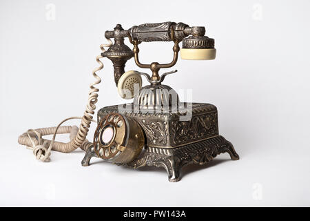 Stilvolle Antiquitäten Suche vintage Telefon isoliert auf weißem Stockfoto