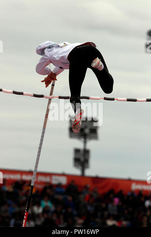 Buenos Aires, Argentinien. 11 Okt, 2018. German pole vaulter Leni Freyja Wildgrube Züge an den Youth Olympic Games. Credit: Gustavo Ortiz/dpa/Alamy leben Nachrichten Stockfoto