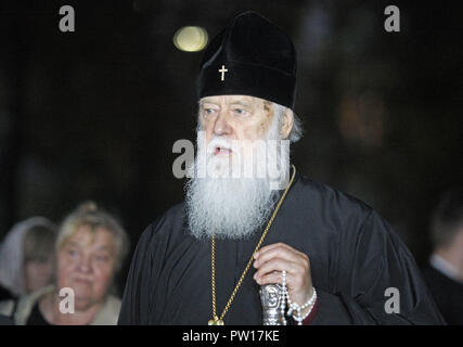 Kiew, Kiew, Ukraine. 11 Okt, 2018. Patriarch Filaret, der Ukrainischen Orthodoxen Kirche des Kiewer Patriarchats beobachtet, als er während der Konferenz des Ökumenischen Patriarchats geht weiter mit dem Verfahren der Gewährung autokephalie der Ukrainischen Orthodoxen Kirche und er erklärte, dass die Entscheidung auf der Tagung der Synode des Ökumenischen Patriarchats, die auf der Website des Patriarchats veröffentlicht wird. Die Heilige Synode appelliert ferner an alle beteiligten Seiten, die Sie vermeiden sollten Mittel der Kirchen, Klöster und andere Eigenschaften, wie auch jedes andere Akt der Gewalt und Vergeltung und Umgebungslichtsensor Stockfoto