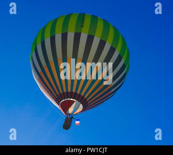 Albuquerque, USA. 10 Okt, 2018. Ein Heißluftballon ist am Albuquerque International Balloon Fiesta in Albuquerque, New Mexiko, die Vereinigten Staaten gesehen, am Okt. 10, 2018. Die 9-Tage fiesta, am Okt. 6 öffnete, wurde in Albuquerque seit 1972 statt und ist eine der größten touristischen Attraktionen von Albuquerque und eine wichtige Quelle für Einkommen in der lokalen Wirtschaft. Credit: Richard Lakin/Xinhua/Alamy leben Nachrichten Stockfoto