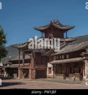 Traditionelle verzierten chinesische Gebäude in der antiken Stadt Shaxi Provinz Yunnan China. Stockfoto