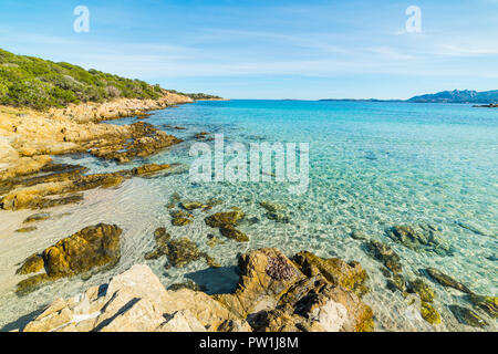 Weißer Sand in Andreani Cove in Insel Caprera, Sardinien Stockfoto