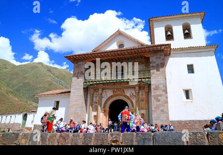 Religiöse Festival in San Pedro Apostol de Andahuaylillas Kirche am 10. Mai 2018, die Stadt Andahuaylillas, Cusco Region, Peru Stockfoto