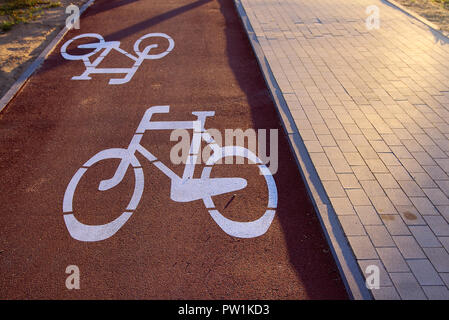 Fahrrad Route Fahrrad Straße an einem sonnigen Tag, Stockfoto