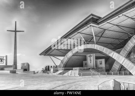 SAN GIOVANNI ROTONDO, Italien - 10. Juni: Fassade des Heiligtums des hl. Pio von Pietrelcina, Katholische Heiligtum von Renzo Piano in San Giovanni Ro entwickelt Stockfoto