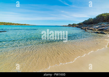 Weißer Sand in Andreani Cove in Insel Caprera, Sardinien Stockfoto