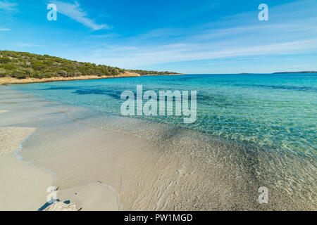 Weißer Sand in Andreani Cove in Insel Caprera, Sardinien Stockfoto