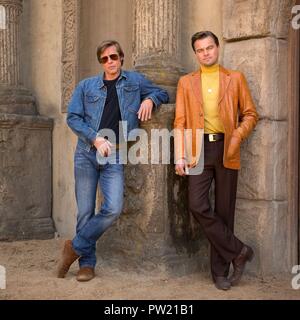 Original Film Titel: ONCE UPON A TIME IN HOLLYWOOD. Englischer Titel: ONCE UPON A TIME IN HOLLYWOOD. Jahr: 2019. Regie: Quentin Tarantino. Stars: LEONARDO DICAPRIO; BRAD PITT. Credit: HEYDAY FILMS/Album Stockfoto