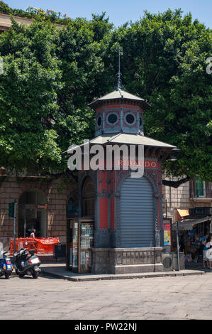 Reich verzierte newsagent Kiosk in Palermo, Sizilien Stockfoto