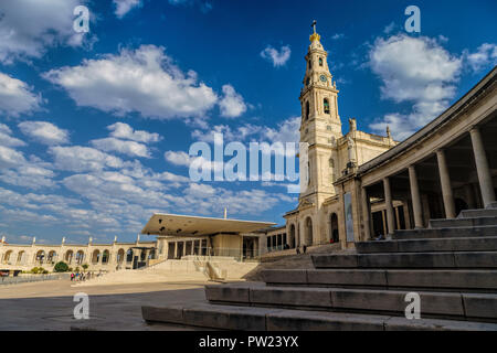 Heiligtum von Fatima, Portugal. Basilika von Nossa Senhora do Rosario und Platz. Eine der wichtigsten Marianischen Heiligtümer und Wallfahrten Lage in Th Stockfoto