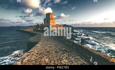 Die venezianische Festung von Methoni bei Sonnenuntergang in Peloponnes, Messenien, Griechenland Stockfoto