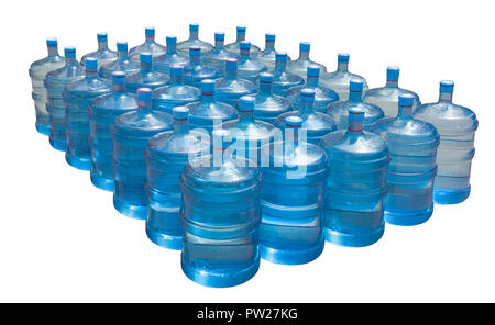 Stapel der große Flaschen Wasser isoliert auf weißem Stockfoto