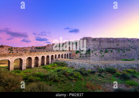 Die venezianische Festung von Methoni bei Sonnenuntergang in Peloponnes, Messenien, Griechenland Stockfoto