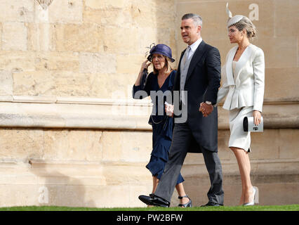 Robbie Williams und seine Frau Ayda Field kommen für die Hochzeit der Prinzessin Eugenie an Jack Brooksbank im St George's Chapel in Windsor Castle. Stockfoto