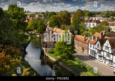 UK, Kent, Canterbury, Erhöhte Ansicht der alten Fachwerkhäuser in Westgate Grove aus Westgare Towers Stockfoto