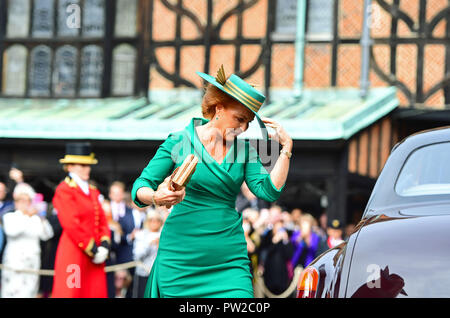 Sarah Ferguson kommt für die Hochzeit von Prinzessin Eugenie an Jack Brooksbank im St George's Chapel in Windsor Castle. Stockfoto