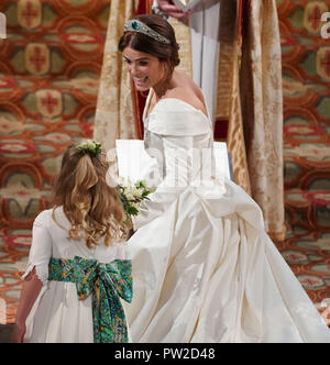 Prinzessin Eugenie kommt für ihre Hochzeit an Jack Brooksbank im St George's Chapel in Windsor Castle. Stockfoto