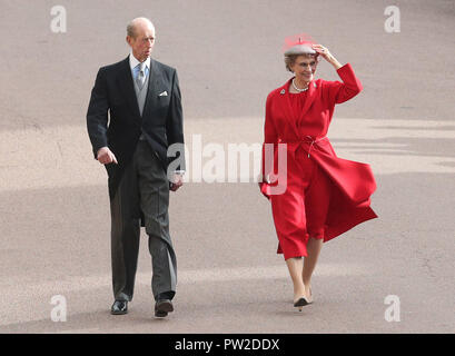 Der Herzog von Kent und der Herzogin von Gloucester kommen für die Hochzeit der Prinzessin Eugenie an Jack Brooksbank im St George's Chapel in Windsor Castle. Stockfoto