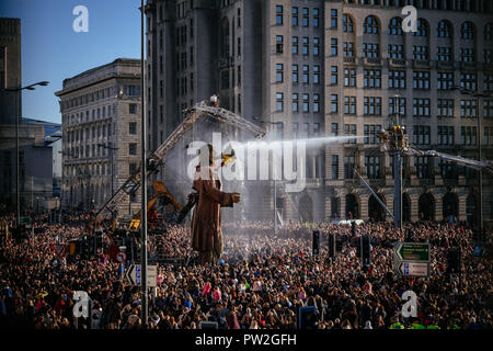 Oktober, 2018. Liverpool, Großbritannien. Zum letzten Mal irgendwo in der Welt Die "Riesen" auf den Straßen von Liverpool als Teil der "Liverpool's Dream'. Stockfoto