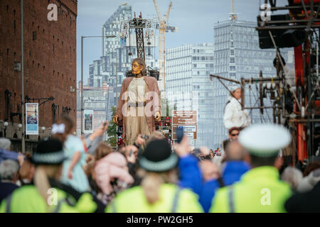 Oktober, 2018. Liverpool, Großbritannien. Zum letzten Mal irgendwo in der Welt Die "Riesen" auf den Straßen von Liverpool als Teil der "Liverpool's Dream'. Stockfoto