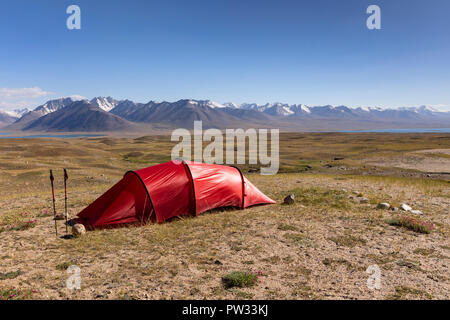 Backcountry Camping, Afghan-Tajik Grenze mit afghanischen Große Pamir und Concord Mt im Hintergrund, Zorkul Nature Reserve, Pamir, Tadschikistan Stockfoto