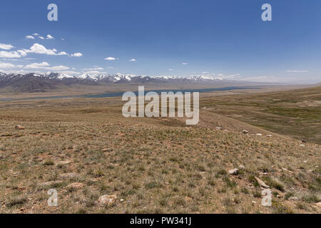 Zorkul See mit der Afghanischen große Pamir im Hintergrund auf Trek von Keng Shiber Kara Jilga Zorkul, Naturschutzgebiet, Pamir, Gorno-Badakhshan Stockfoto