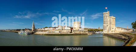 St Nicolas Turm (Tour Saint Nicolas), um die Kette Tower (Tour de la Chaine) und die Laterne Turm (Tour de la Lanterne) am Eingang des alten p Stockfoto