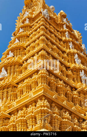 CHAMUNDI HILL MYSORE INDIEN heilige Stätte der SRI CHAMUNDESWARI TEMPEL DIE GOPURAM Stockfoto