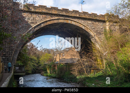 Bögen der Dean Bridge, Wasser von Leith, Edinburgh, Schottland, Vereinigtes Königreich Stockfoto