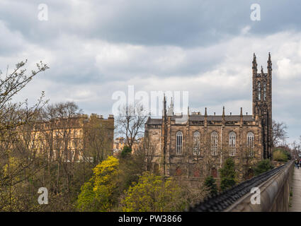 Rhema Christliches Zentrum Kirche und Dean Bridge, Dean Village Edinburgh, Schottland, Vereinigtes Königreich Stockfoto