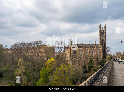 Rhema Christliches Zentrum Kirche und Dean Bridge, Dean Village Edinburgh, Schottland, Vereinigtes Königreich Stockfoto