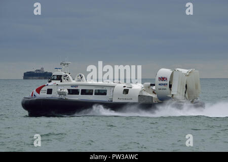 Insel Flyer ein Hovertravel Passagier hovercraft auf dem Southsea zu Isle of Wight Service über den Solent in Hampshire, England Stockfoto