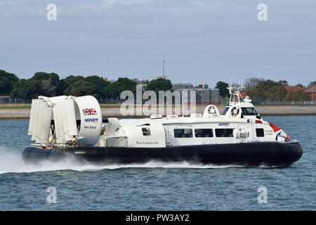 Insel Flyer ein Hovertravel Passagier hovercraft auf dem Southsea zu Isle of Wight Service über den Solent in Hampshire, England Stockfoto