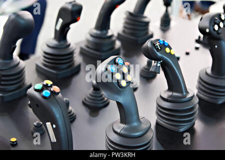 Joysticks für die Steuerung von Baumaschinen Stockfoto