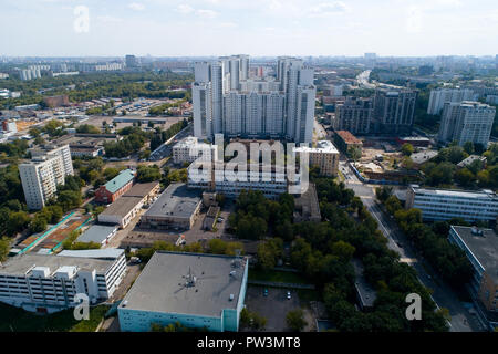 Blick auf den Distrikt Moskau Nagatino von oben. Luftaufnahmen. Stockfoto