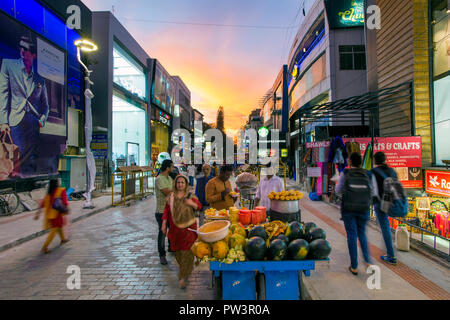 Indien, Karnataka, Bangalore (Bangaluru), Hauptstadt des Bundesstaates Karnataka, besetzt der Brigade Road Shopping Street Stockfoto