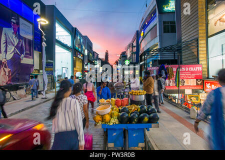 Indien, Karnataka, Bangalore (Bangaluru), Hauptstadt des Bundesstaates Karnataka, besetzt der Brigade Road Shopping Street Stockfoto