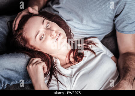 Gedrückt traurige Frau unter Depressionen leiden Stockfoto