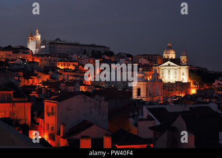 Panoramablick über Lissabon Alfama an romantischen Sonnenuntergang Stockfoto