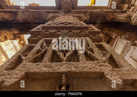 Architektonische Details der Adalaj Schritt gut in Ahmedabad, Gujarat. Stockfoto