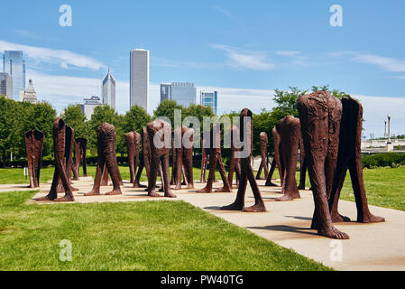 Agora headless und armlose eine Gruppe von 106 Bügeleisen Menschliche Skulpturen von polnischen Künstlerin Magdalena Abakanowicz Stockfoto